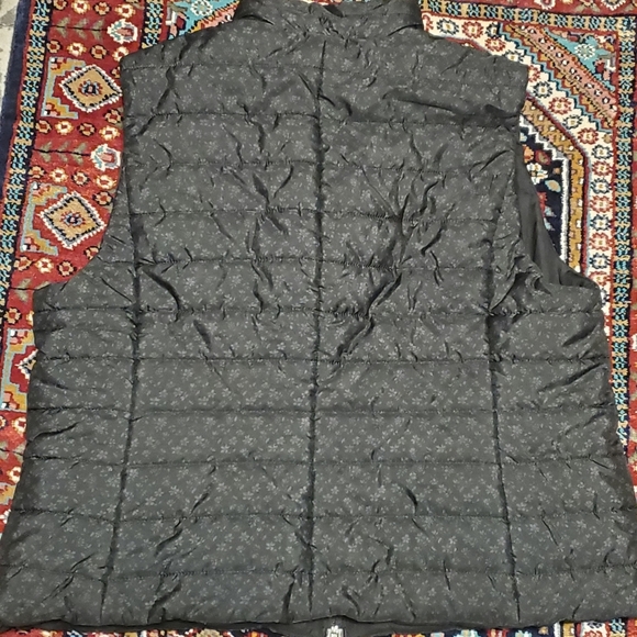 LOFT AnnTaylor. SZ XL PUFFER VEST FLORAL. BLACK. VEST. - Picture 2 of 5
